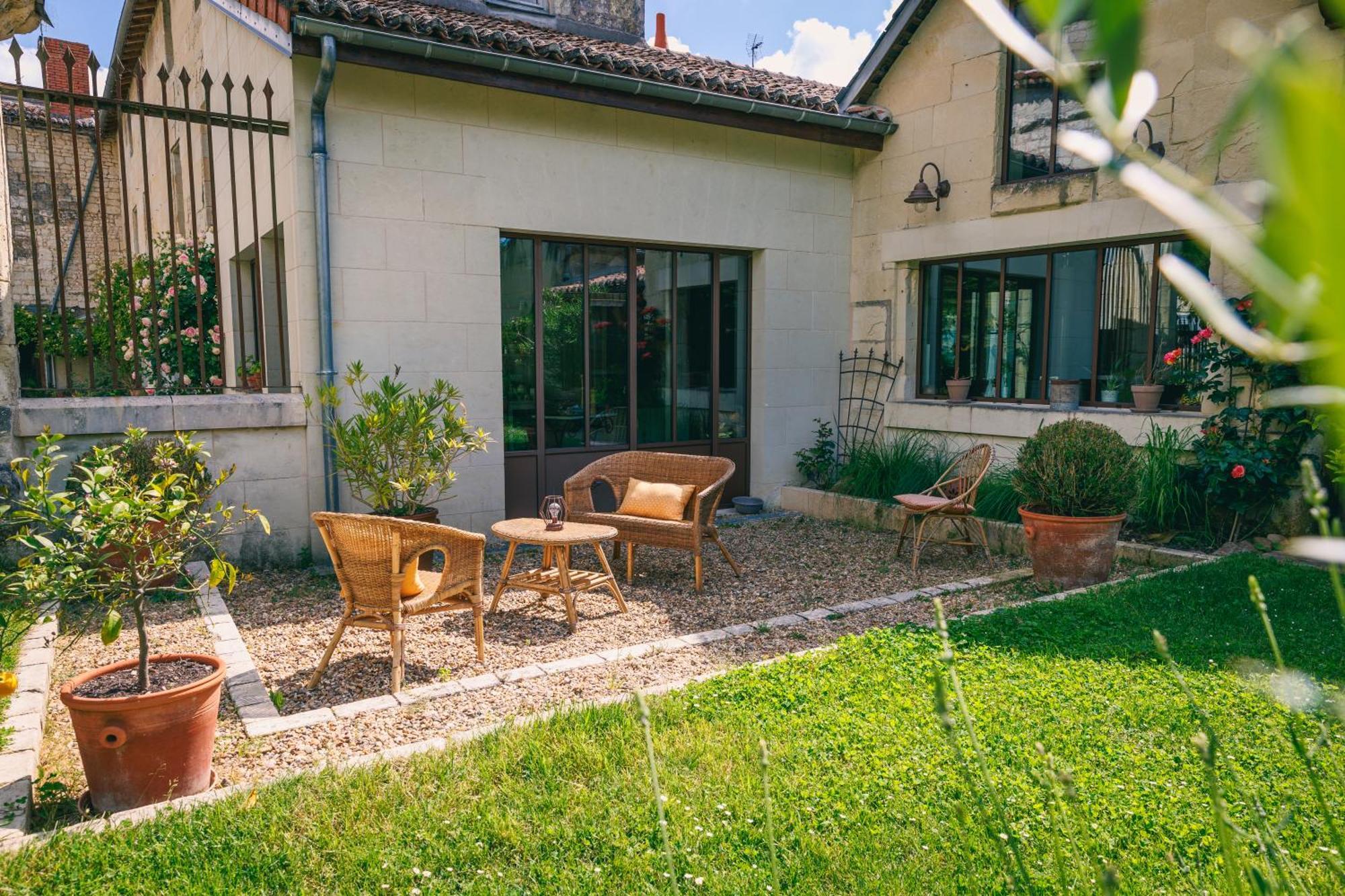 Hotel Le Prieure Sainte Croix à Loudun Extérieur photo