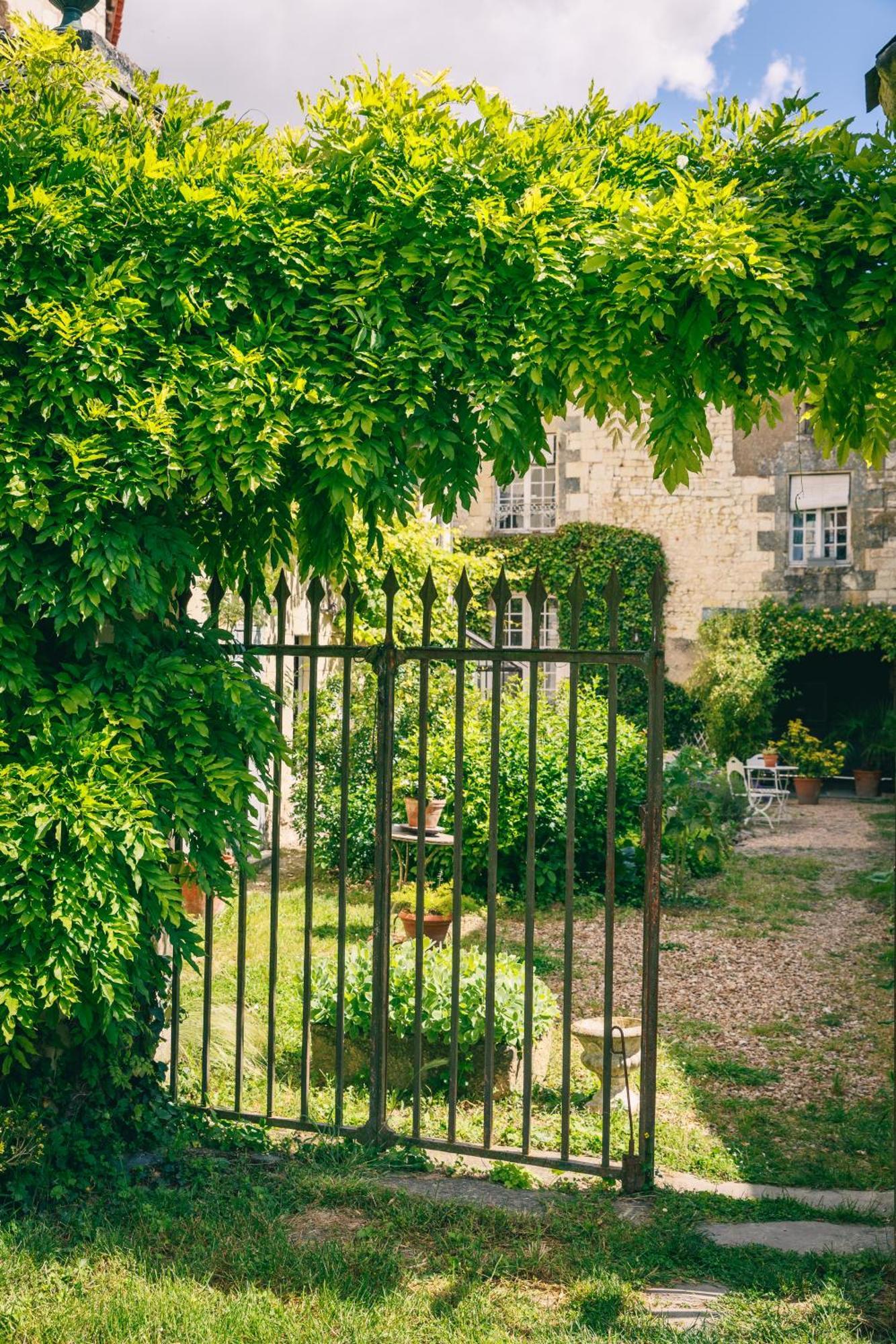 Hotel Le Prieure Sainte Croix à Loudun Extérieur photo