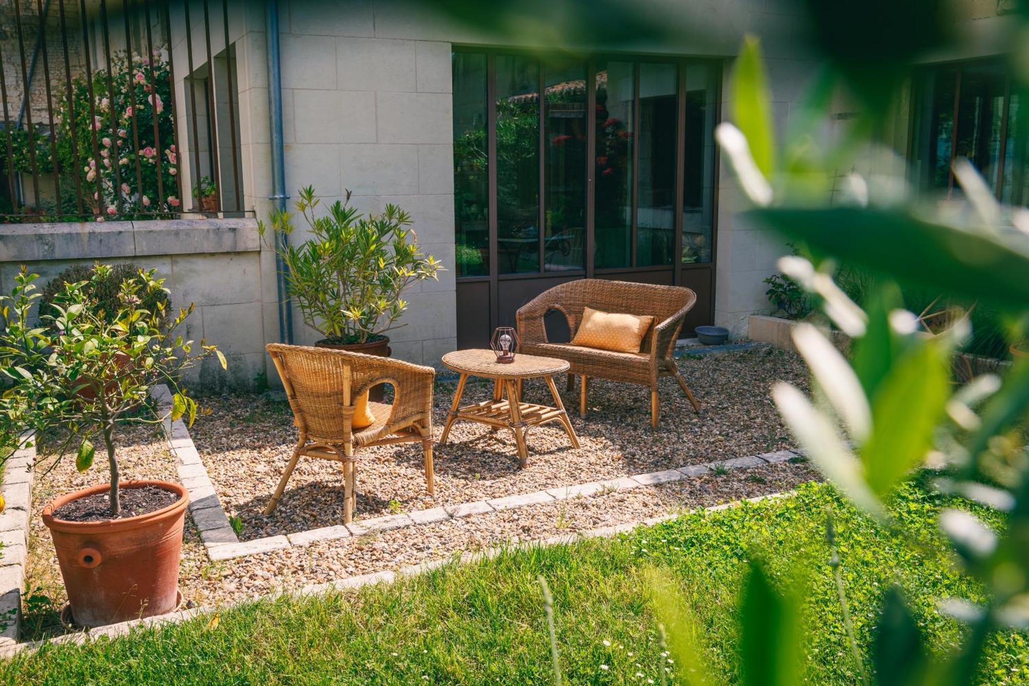 Hotel Le Prieure Sainte Croix à Loudun Extérieur photo