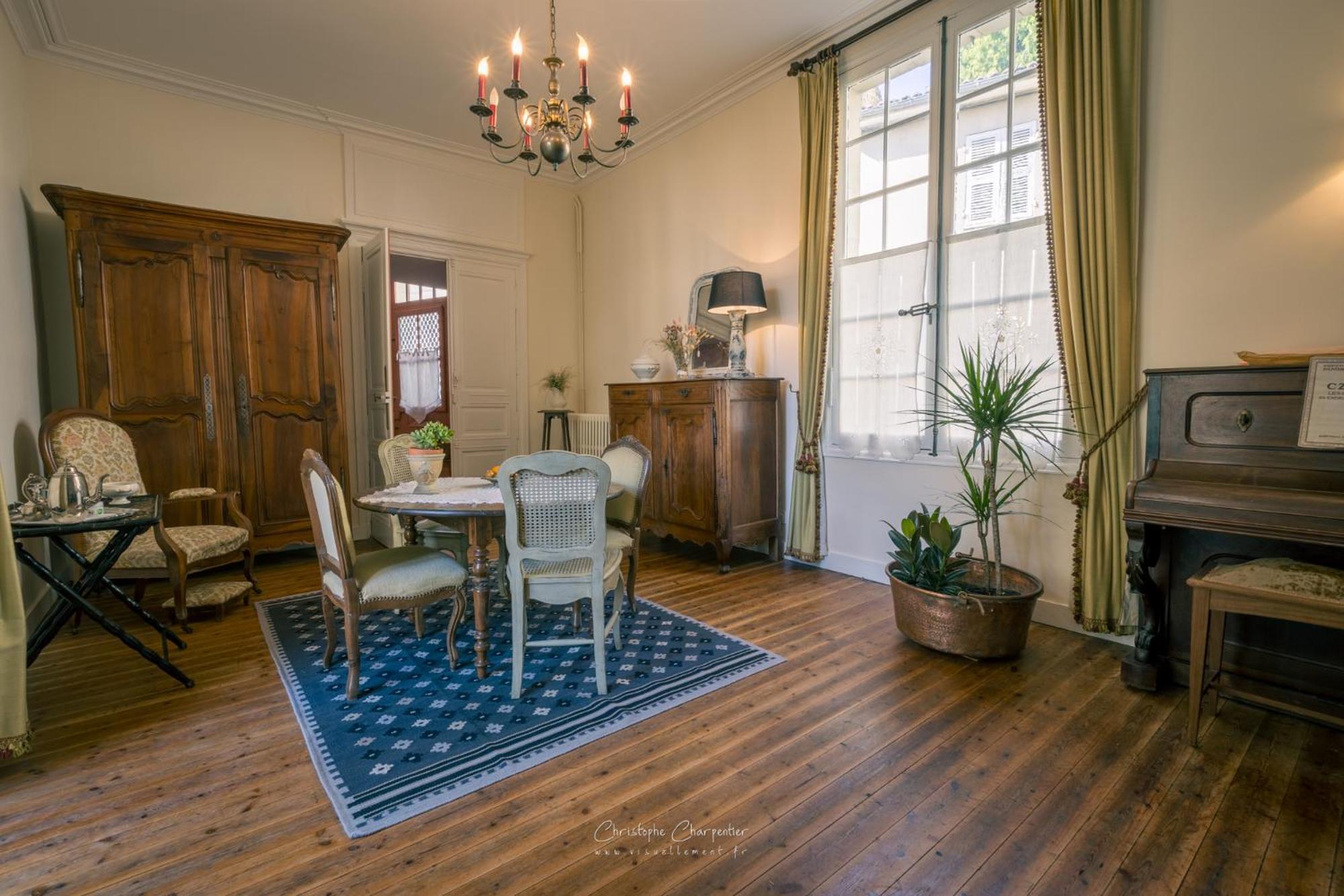 Hotel Le Prieure Sainte Croix à Loudun Extérieur photo